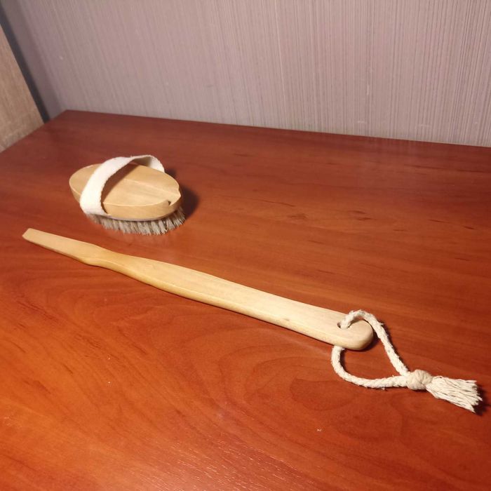 Щетка-массажер для душа SPL