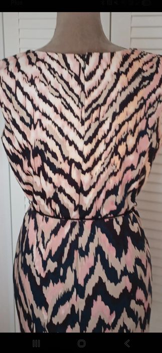 Mazgaja-damska sukienka bez rękawów  wzór kolory suwak.