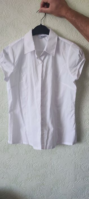 Продам білу блузку