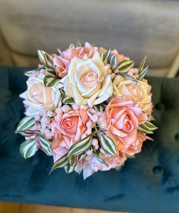 Flower box, róże, goździki, kwiaty jak żywe