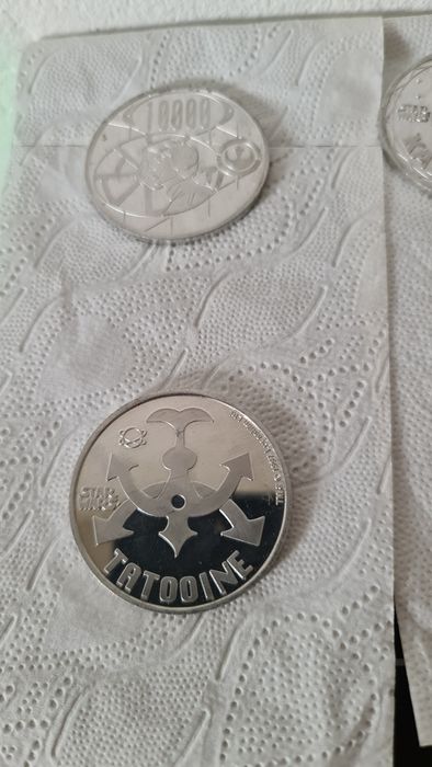 Vendo 4 moedas em alumínio  da saga  Star wards