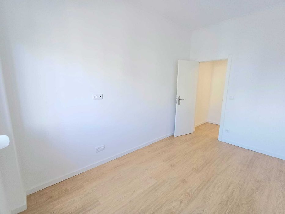 Apartamento T3 Remodelado – Duas Frentes, Suite e Varandas – Benfica