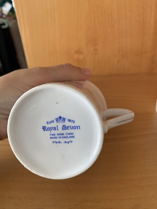 5 canecas de louça Inglesa