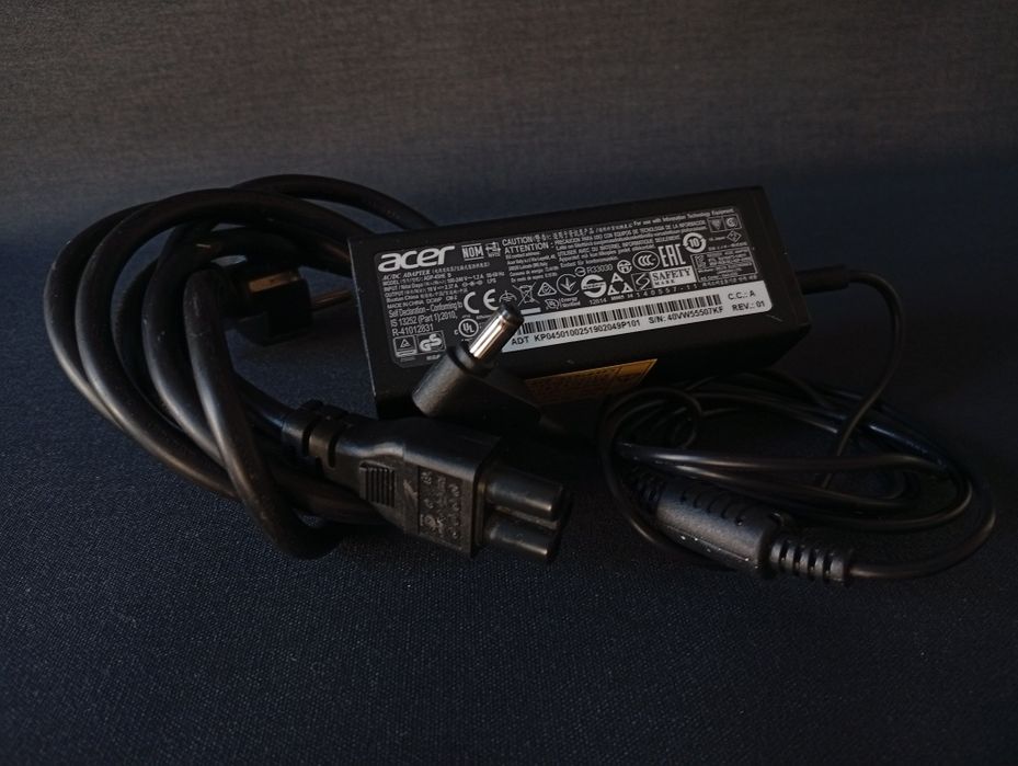 Zasilacz AC/DC marki Acer, model ADP-45HE B.