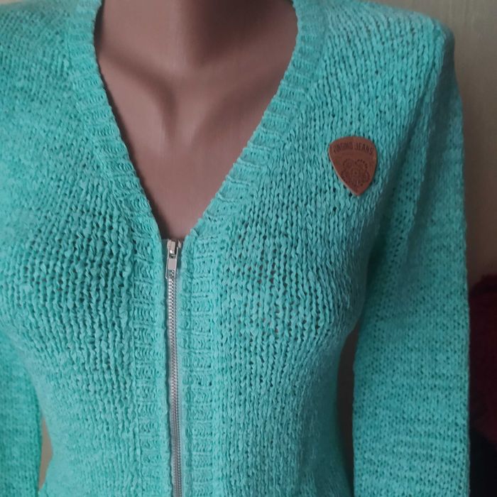 Жіноча кофта в'язана і укорочена блузка