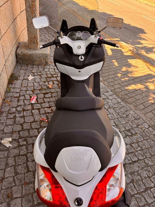 Sym Maxsym400...471179305985648643