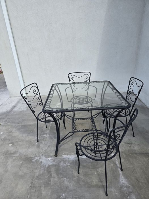 Mesa exterior em ferro e 4 cadeiras