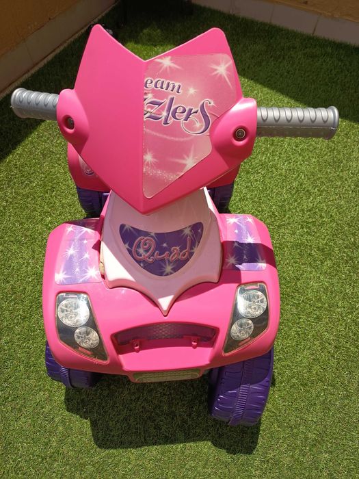 Mota de brincar menina