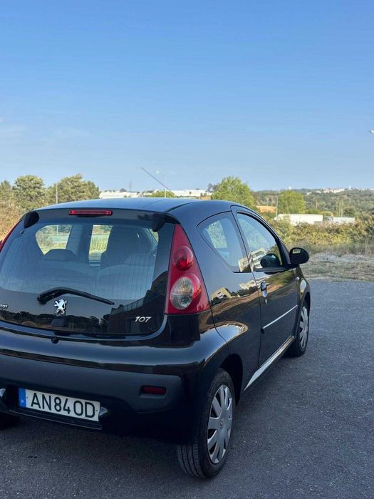 Peugeot 107 1.0 – 2006 | 145.668 km | €4.500