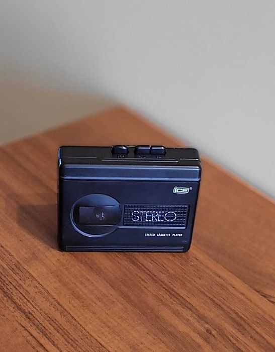 Przenośny odtwarzacz kaset magnetofonowych (walkman).