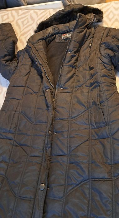 Płaszcz czarny bardzo ciepły .