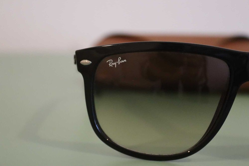 Óculos de sol RayBan modelo Boyfriend originais como novos