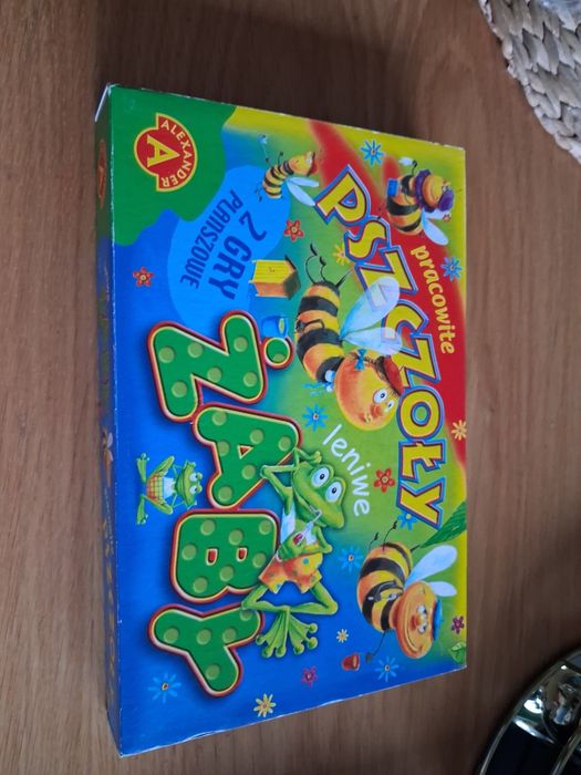 Gra planszowa. Leniwe żaby. Pracowite pszczoły.