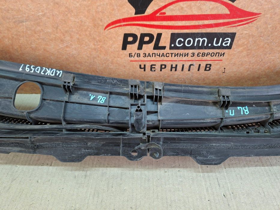 Mazda 3 BL 2009-2013 Жабо пластик под лобовое стекло BBM4-507R1