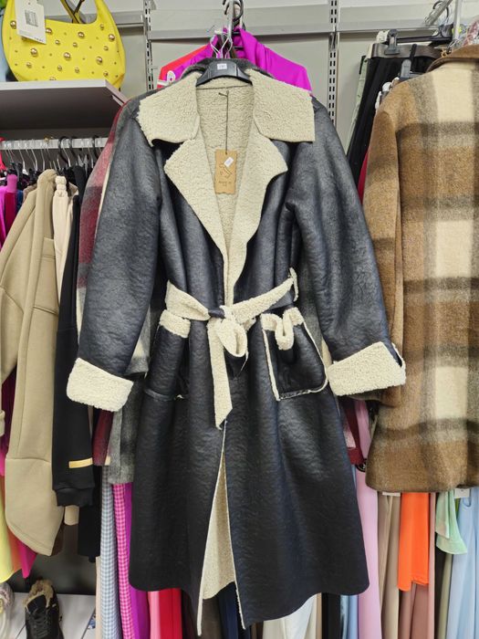 Kożuch eko czarny długi, lekki r. Uni Plus Size Italy !!!