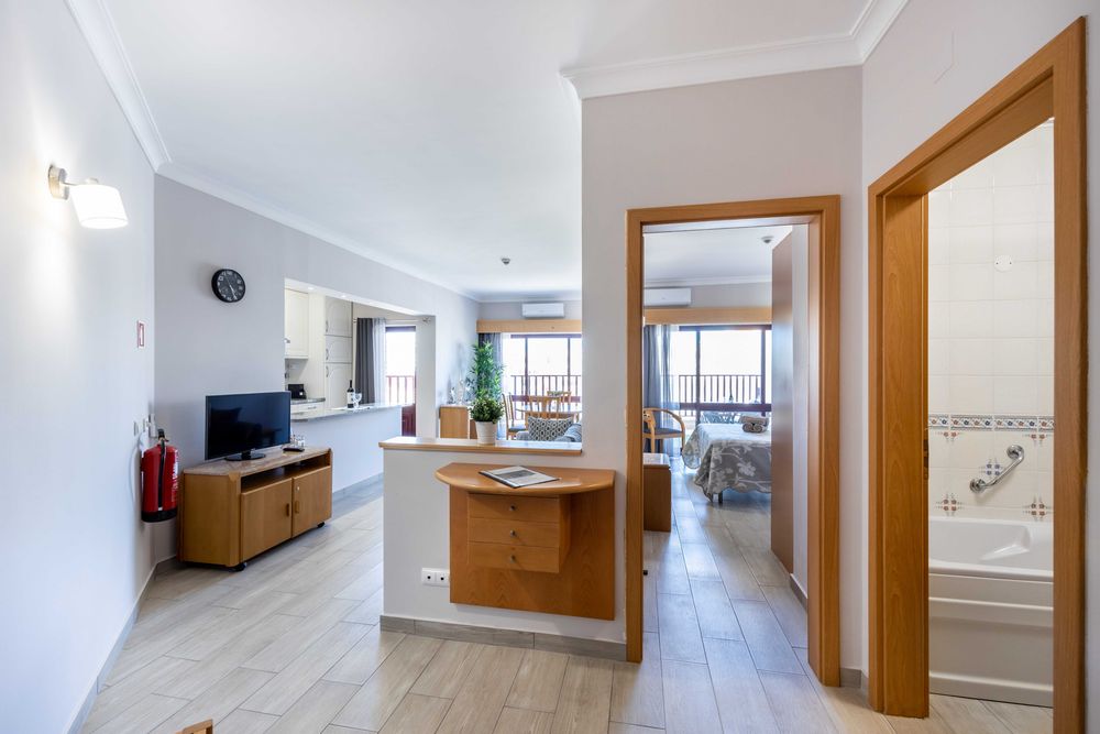 A 250 metros da praia - Magnífico T1 férias Praia da Rocha - AC, Piscina, Terraço, TV Cabo, WIFI e Garagem