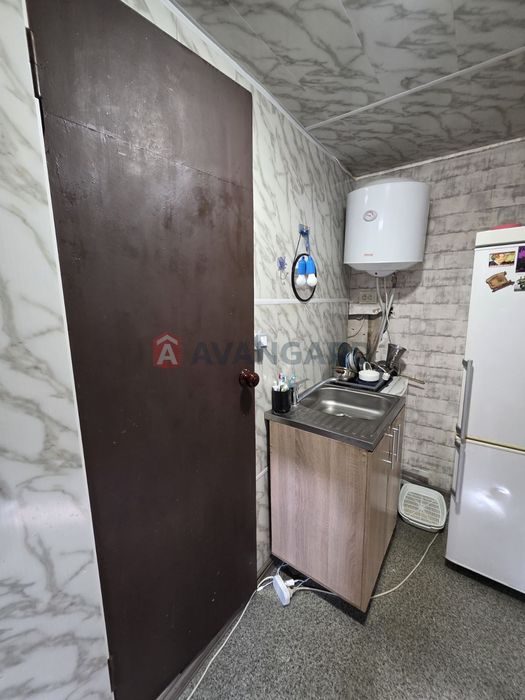 У продажі будинок в центрі  міста.