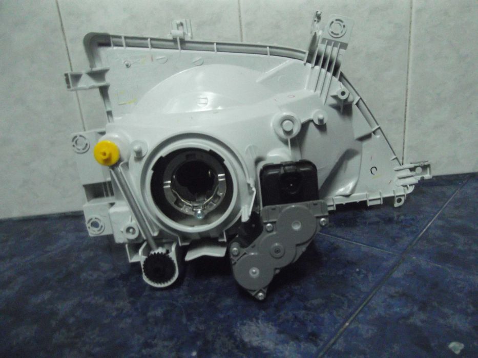 toyota dina farol e farolim novos