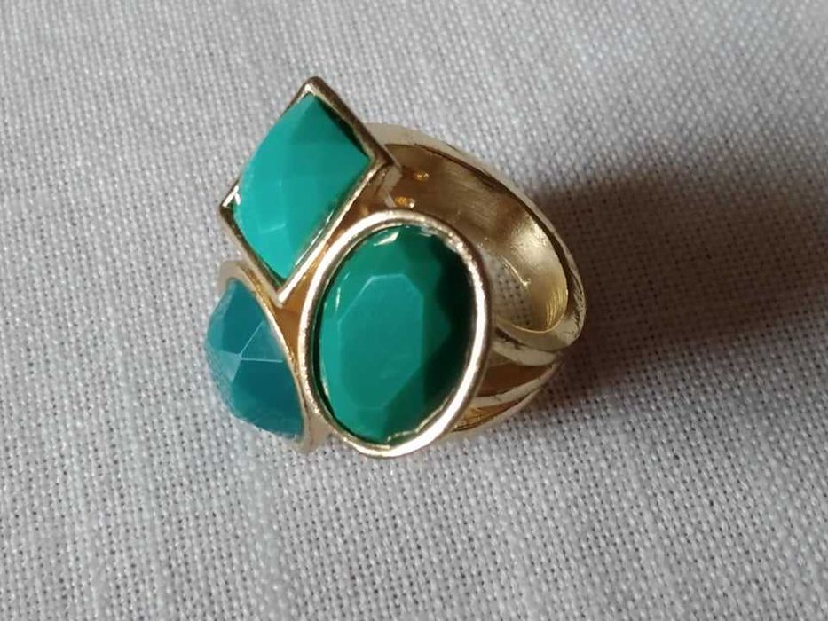 (NOVO, PORTES GRÁTIS) Anel Vintage Dourado com Tons Verdes - Nº 16,5