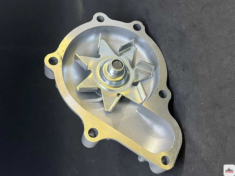 Помпа водяная насос Kubota Bobcat V2607