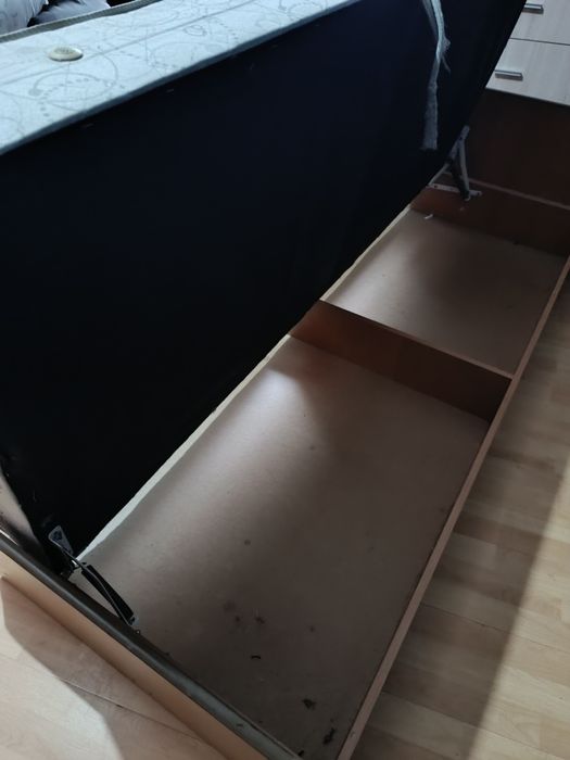 Ліжко одно спальне.