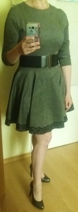 Szara sukienka z koronką