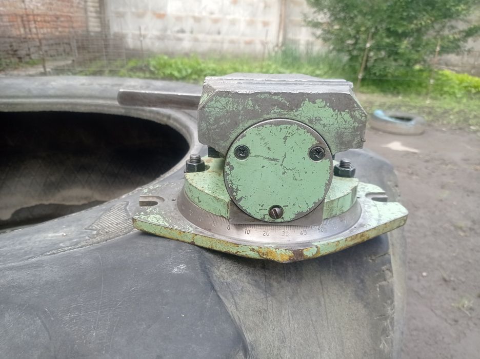 Станочні металеві тіски