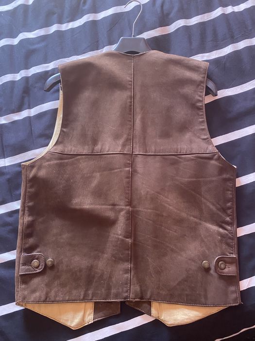 Colete de homem em pele