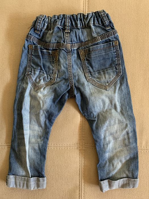 Віддам безкоштовно троє дитячих джинсів 12–18 місяців