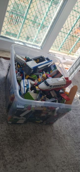 Caixa 25L com Lego