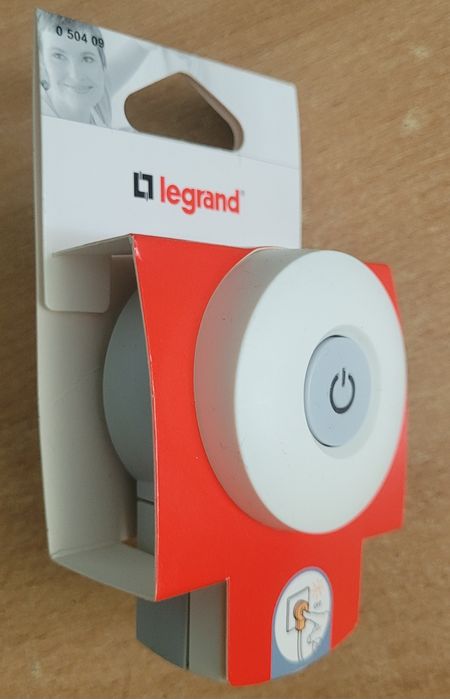 Вилка Legrand (50409) з кнопкою та підсвіткою 16А