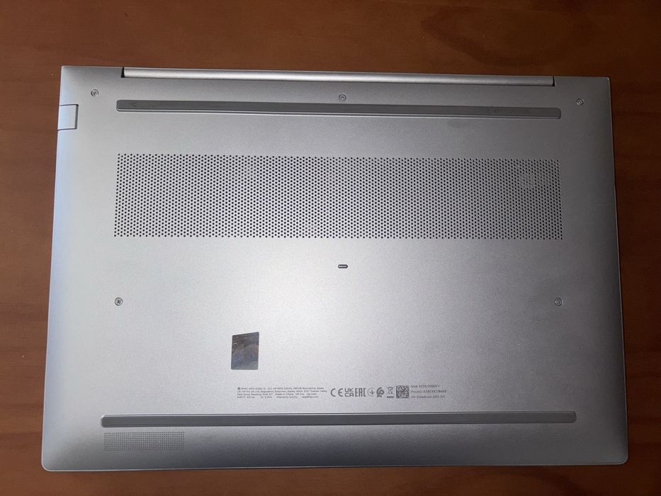 Portátil HP ProBook 460 G11 16" (Intel Core Ultra 5 | 8GB RAM | 512GB SSD) – Como Novo!