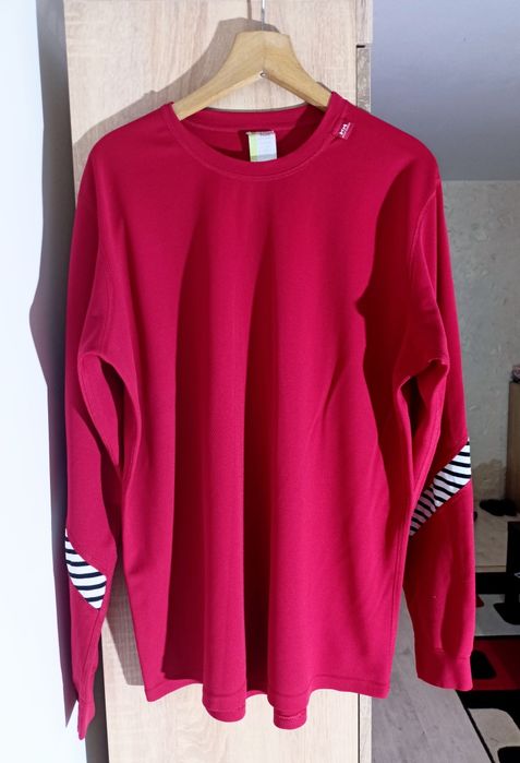 Koszulka męska sportowa Helly Hansen.
Rozmiar XL.
Bluzka treningowa z