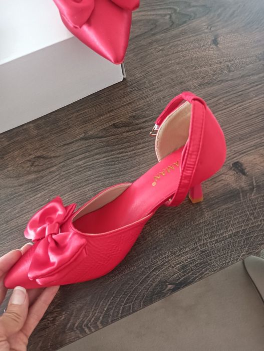 Vendo 2 pares de sapatos novos por apenas 15€