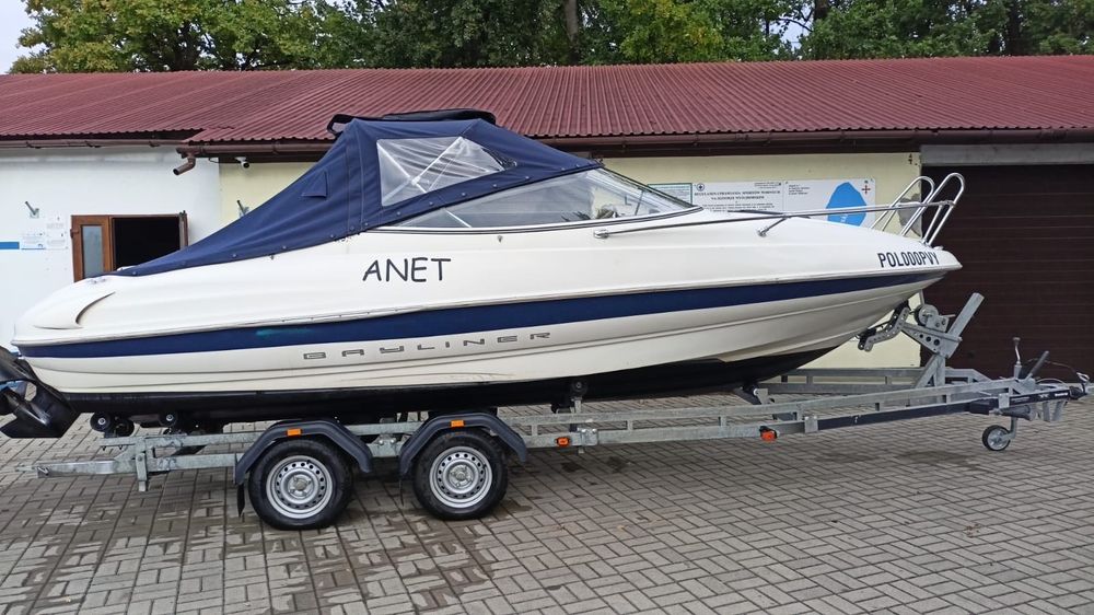 Łódź Bayliner Capri z przyczepą w cenie 50000