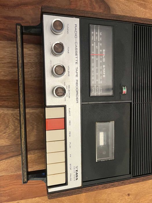 Radio Cassete Vintage TAYA CTR‑500R (anos 70/80) – design retro
