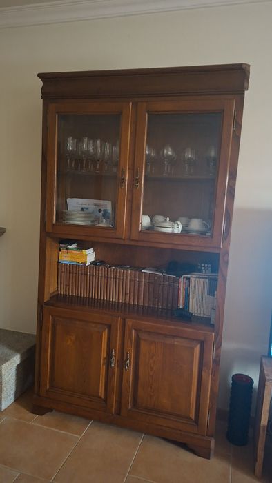 Móvel de sala em madeira maciça