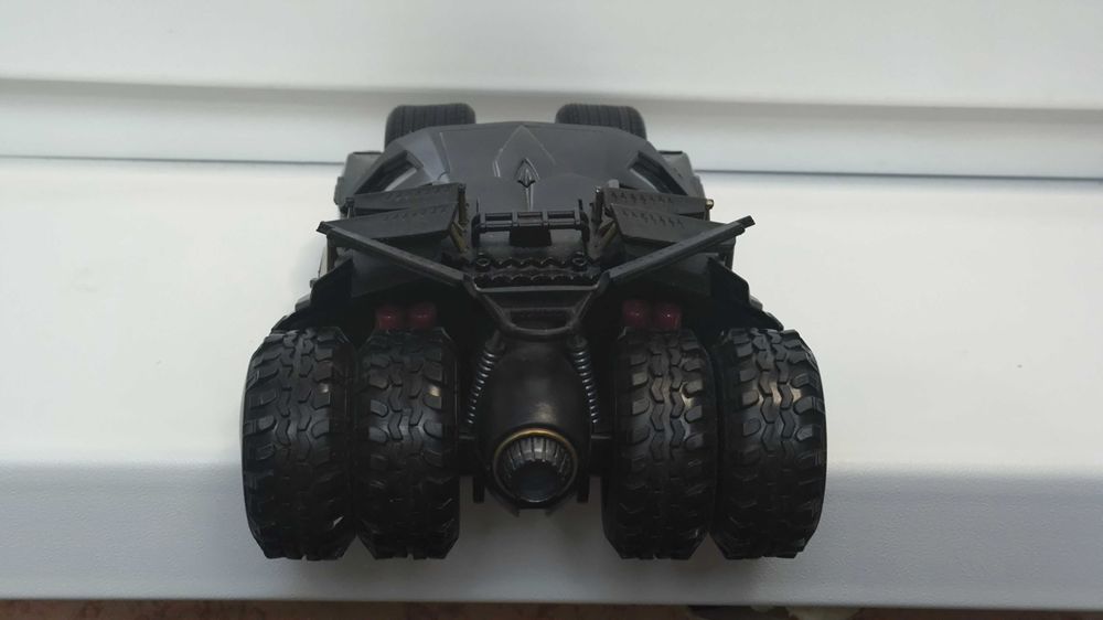 Бетмобиль The Dark Knight Batmobile 2008 1.24 Jada