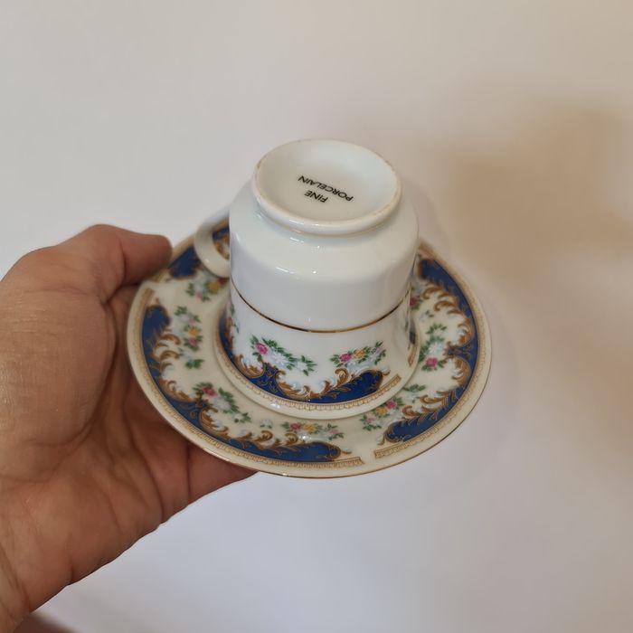6 chávenas de café em porcelana e 2 jarras antigas Artubis (12cm]