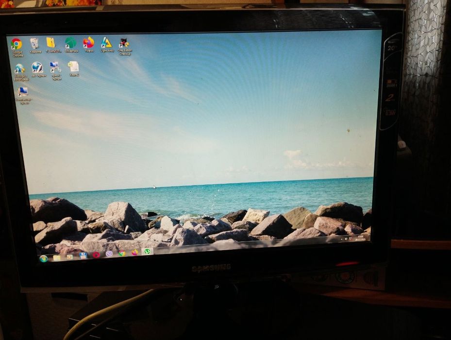 Компьютер с монитором 20'