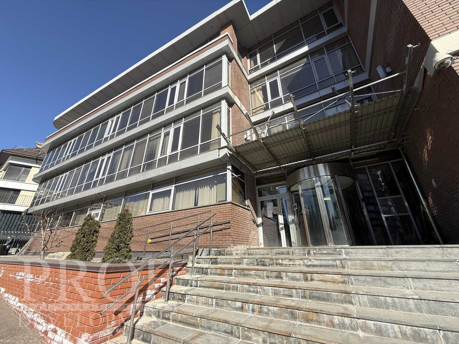 Оренда сучасної будівлі на Печерську (5000м2)