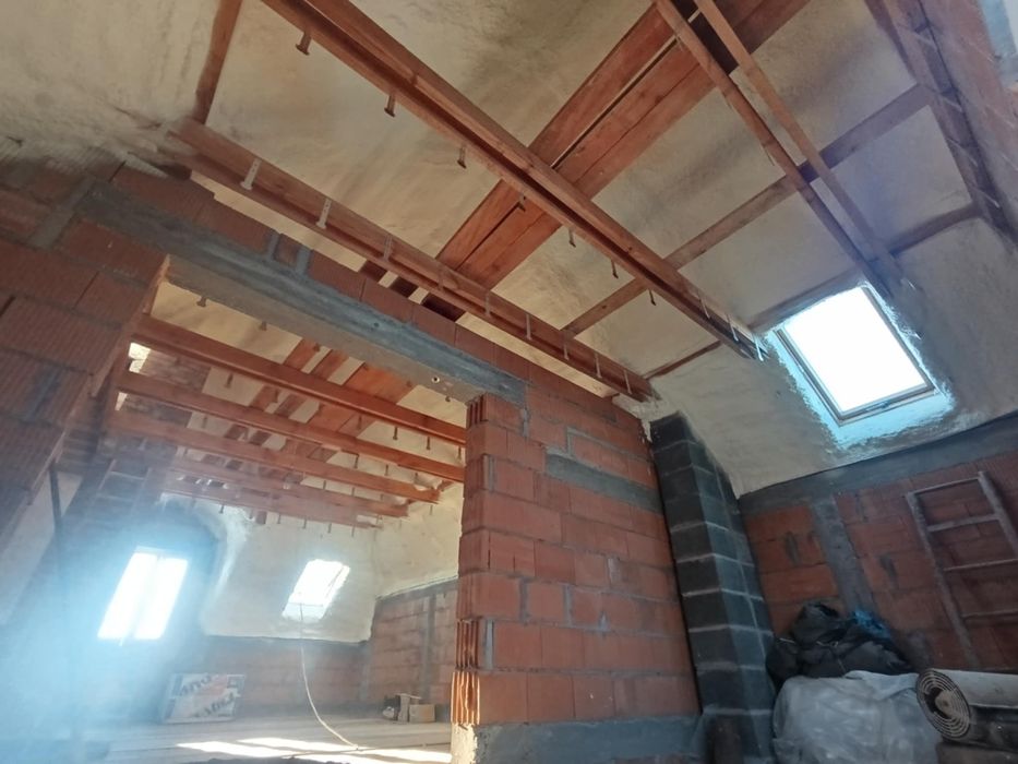 Izolacja Pianą PUR Poddasza Fundamenty Hale