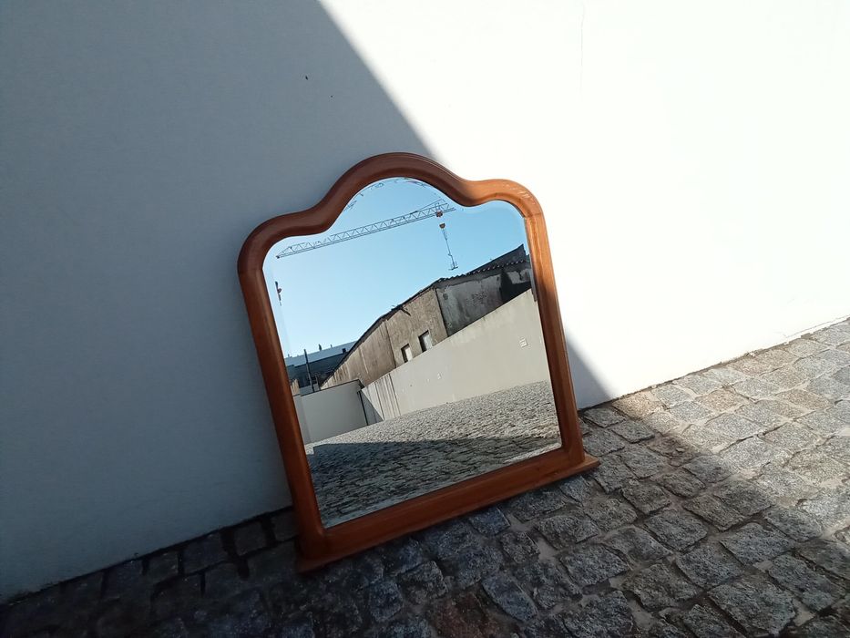 Espelho antigo em madeira