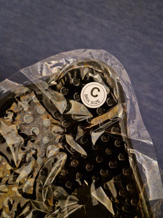 Stanik samoprzylepny