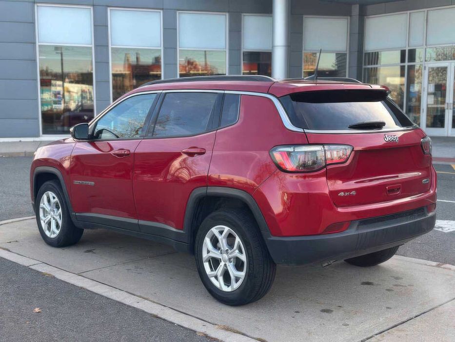 Jeep Compass Latitude      2024