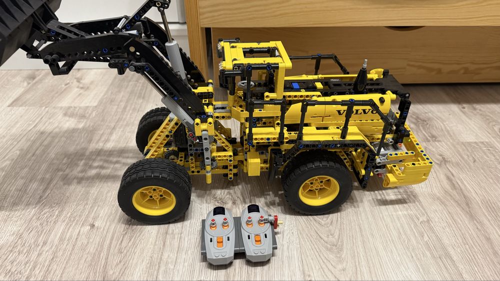 LEGO Technic 42030 Koparka VOLVO L350F