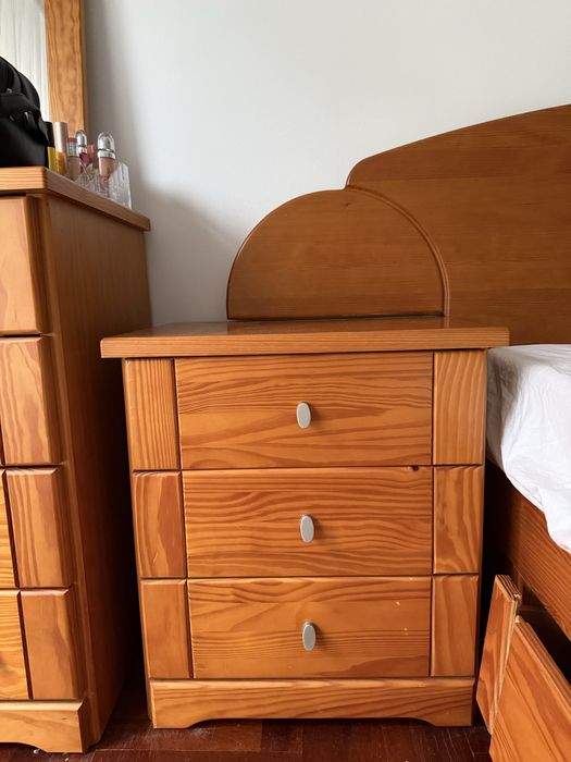 Quarto de casal em Madeira Maciça