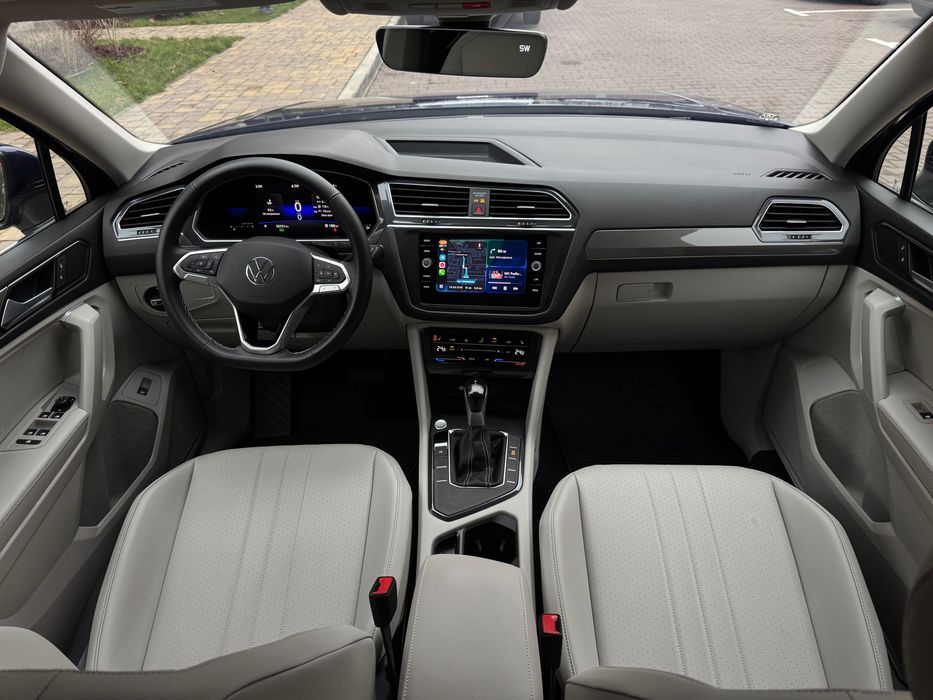 7місць, Шкіра, Електро привід багажника, Матрична оптика