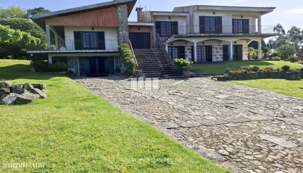 Venda de Moradia V5 individual, com 5530m2 terreno, Terroso, P. Varzim