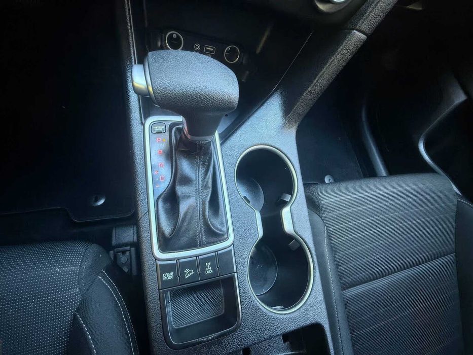 Kia Sportage LX      2018